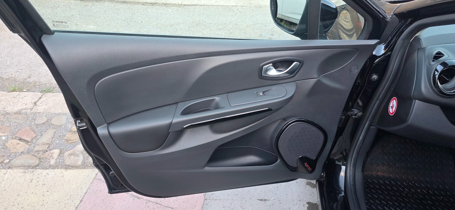 Used Renault Clio 2016 for sale - 76179111: Photo 14