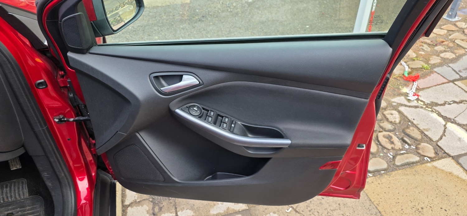 Used Ford Focus 2013 for sale - 76179116: Photo 18