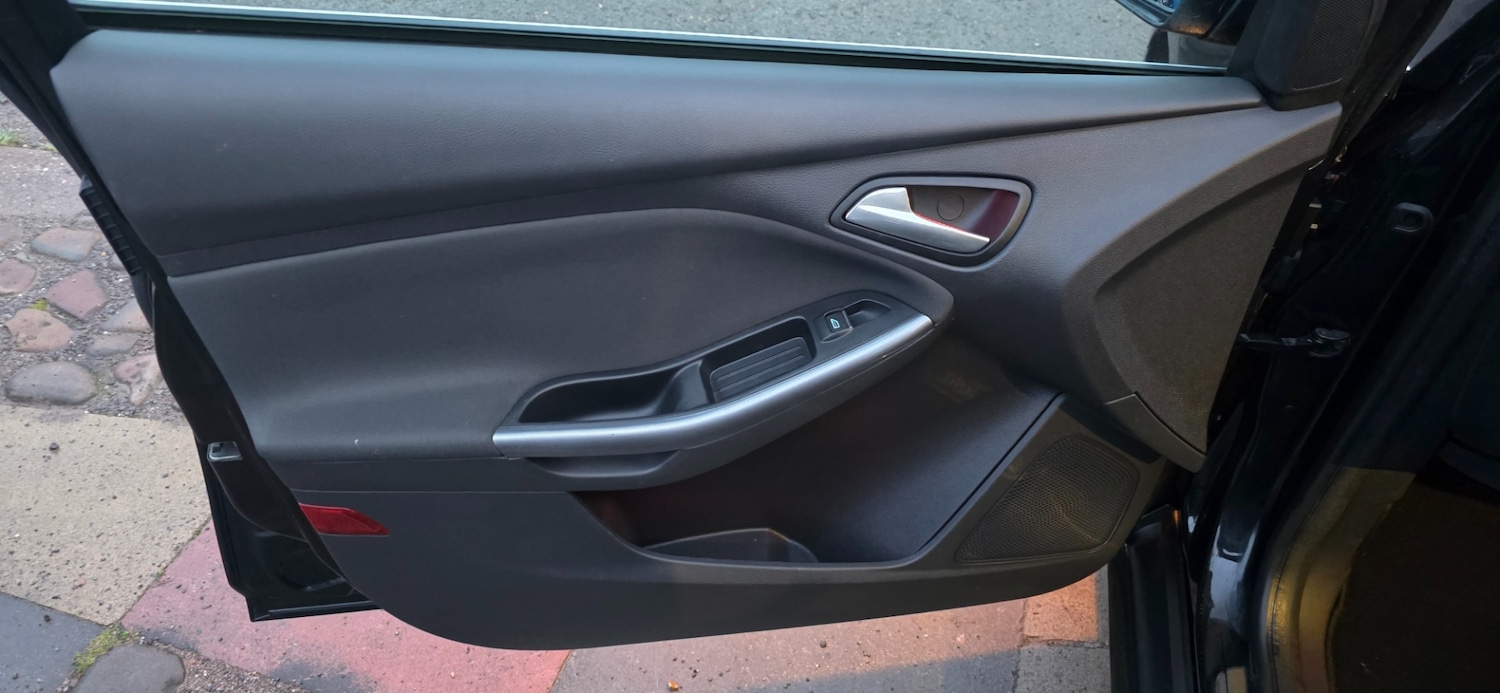 Used Ford Focus 2013 for sale - 76957100: Photo 11