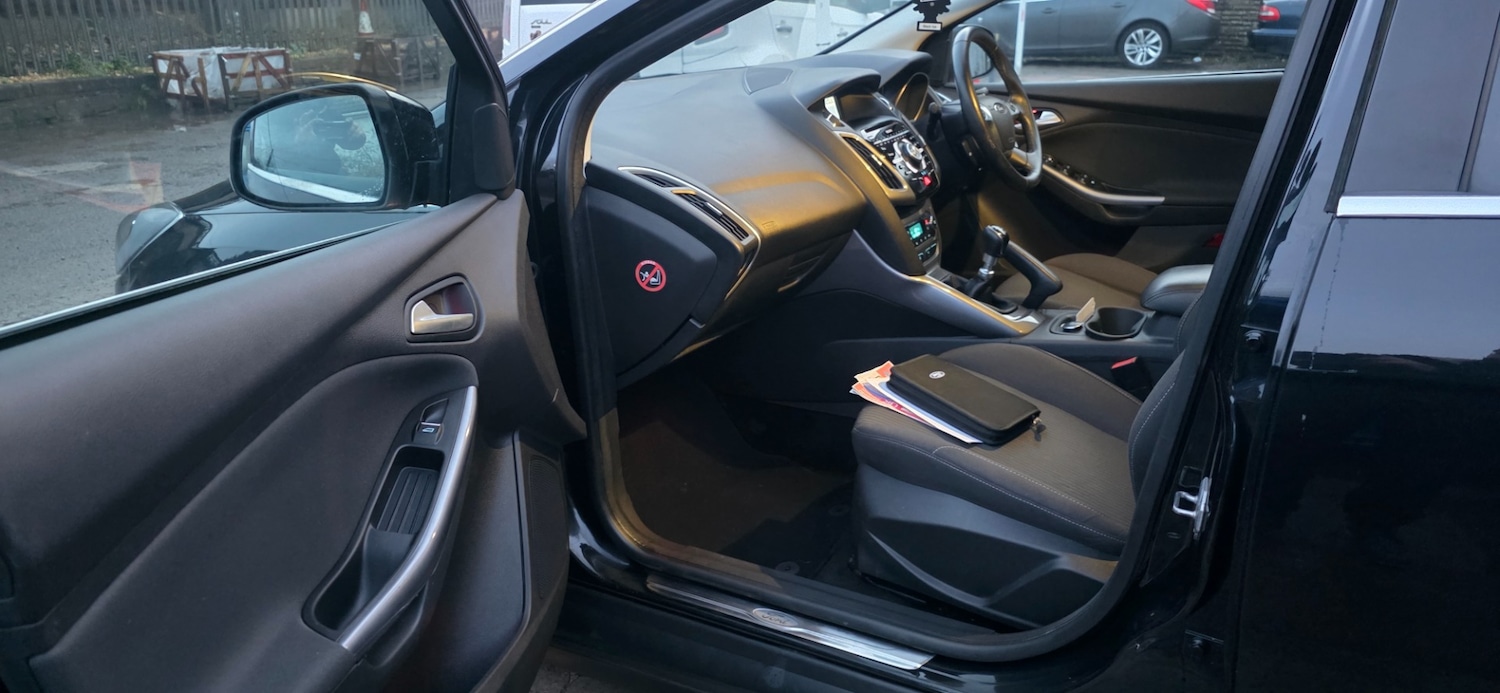 Used Ford Focus 2013 for sale - 76957100: Photo 12