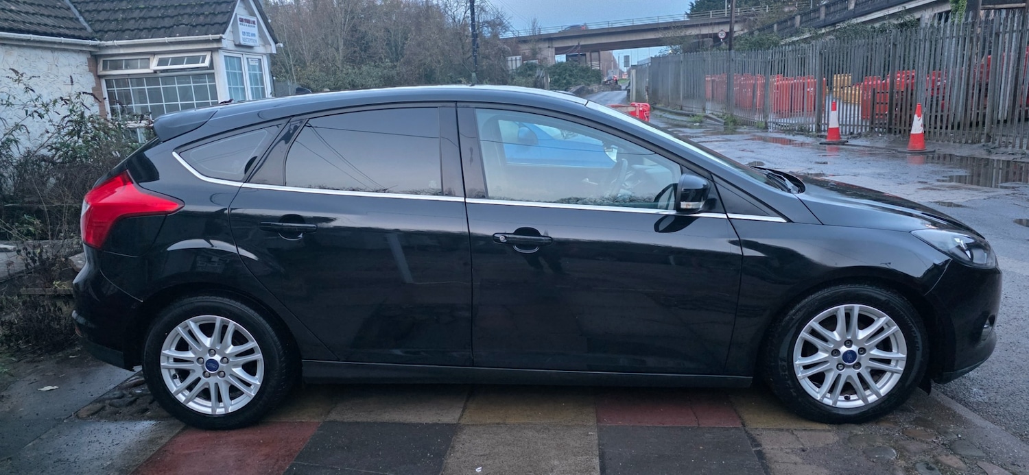 Used Ford Focus 2013 for sale - 76957100: Photo 2