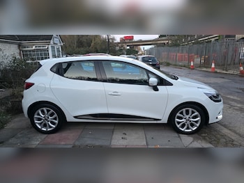 Used Renault Clio 2018 for sale - 76952226: Photo