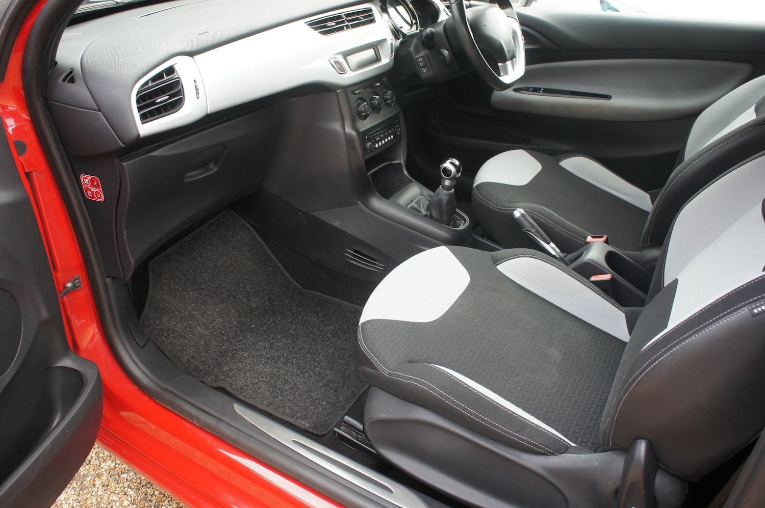 Used Citroen DS3 2011 for sale - 76076642: Photo 10