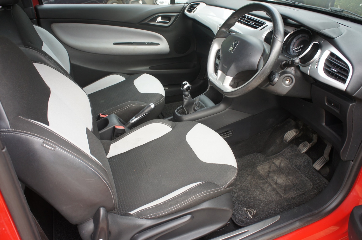 Used Citroen DS3 2011 for sale - 76076642: Photo 6