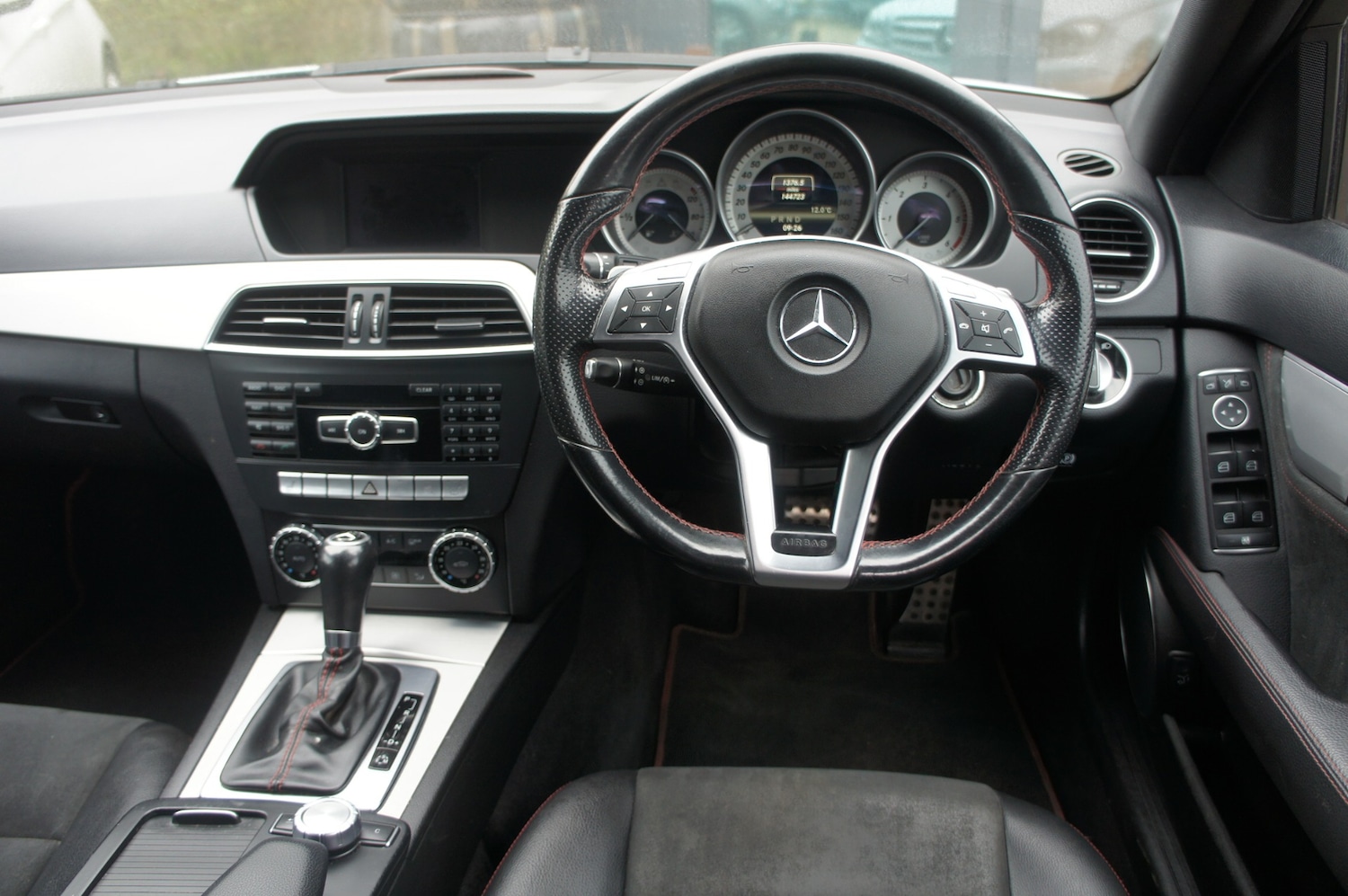 Used Mercedes-Benz C-Class 2012 for sale - 76077937: Photo 6