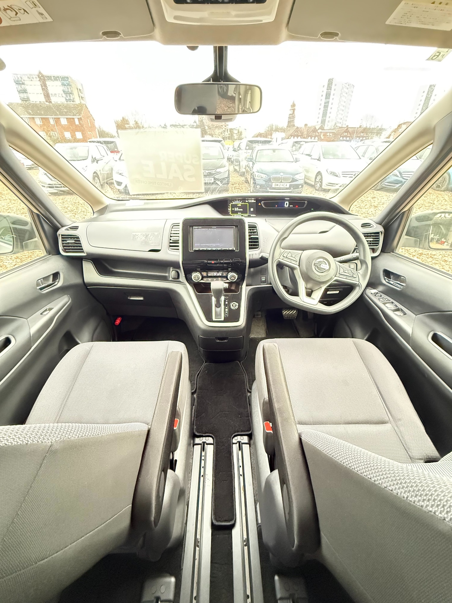 Used Nissan Serena 2019 for sale - 77100598: Photo 2