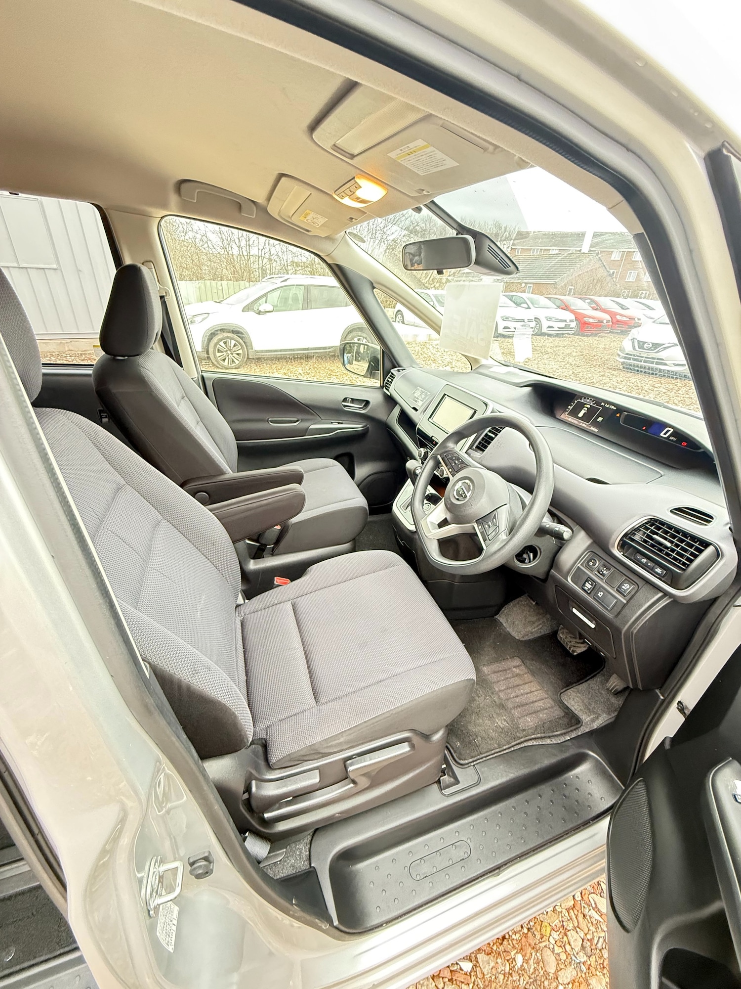 Used Nissan Serena 2019 for sale - 77100598: Photo 3