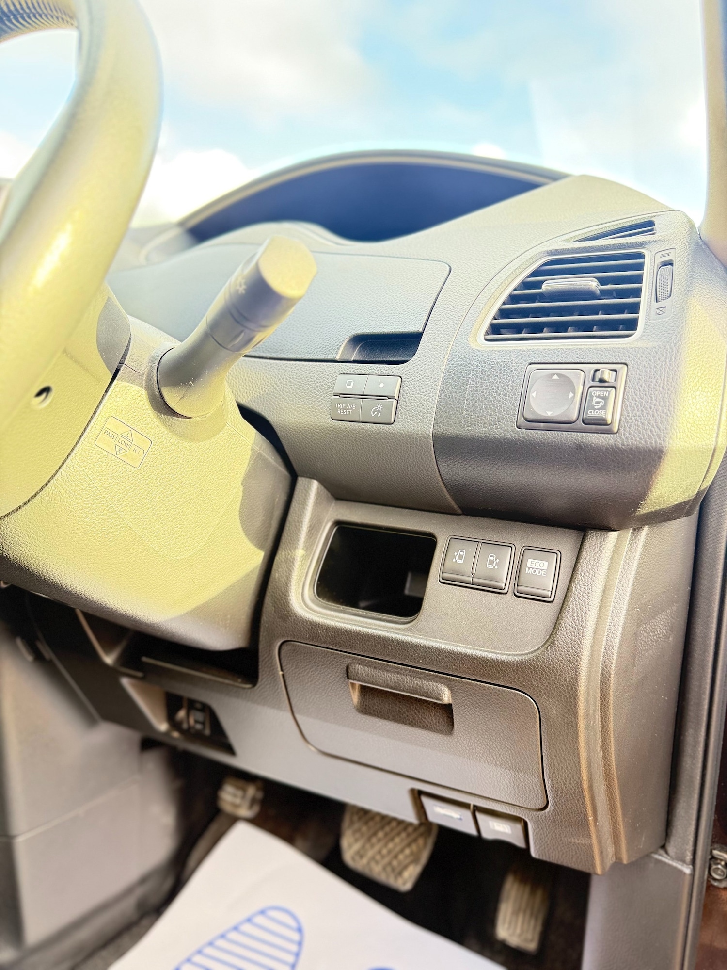 Used Nissan Serena 2012 for sale - 77236979: Photo 11