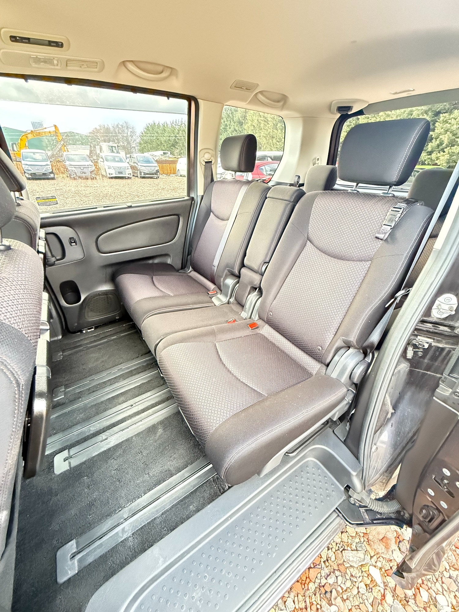 Used Nissan Serena 2012 for sale - 77236979: Photo 6