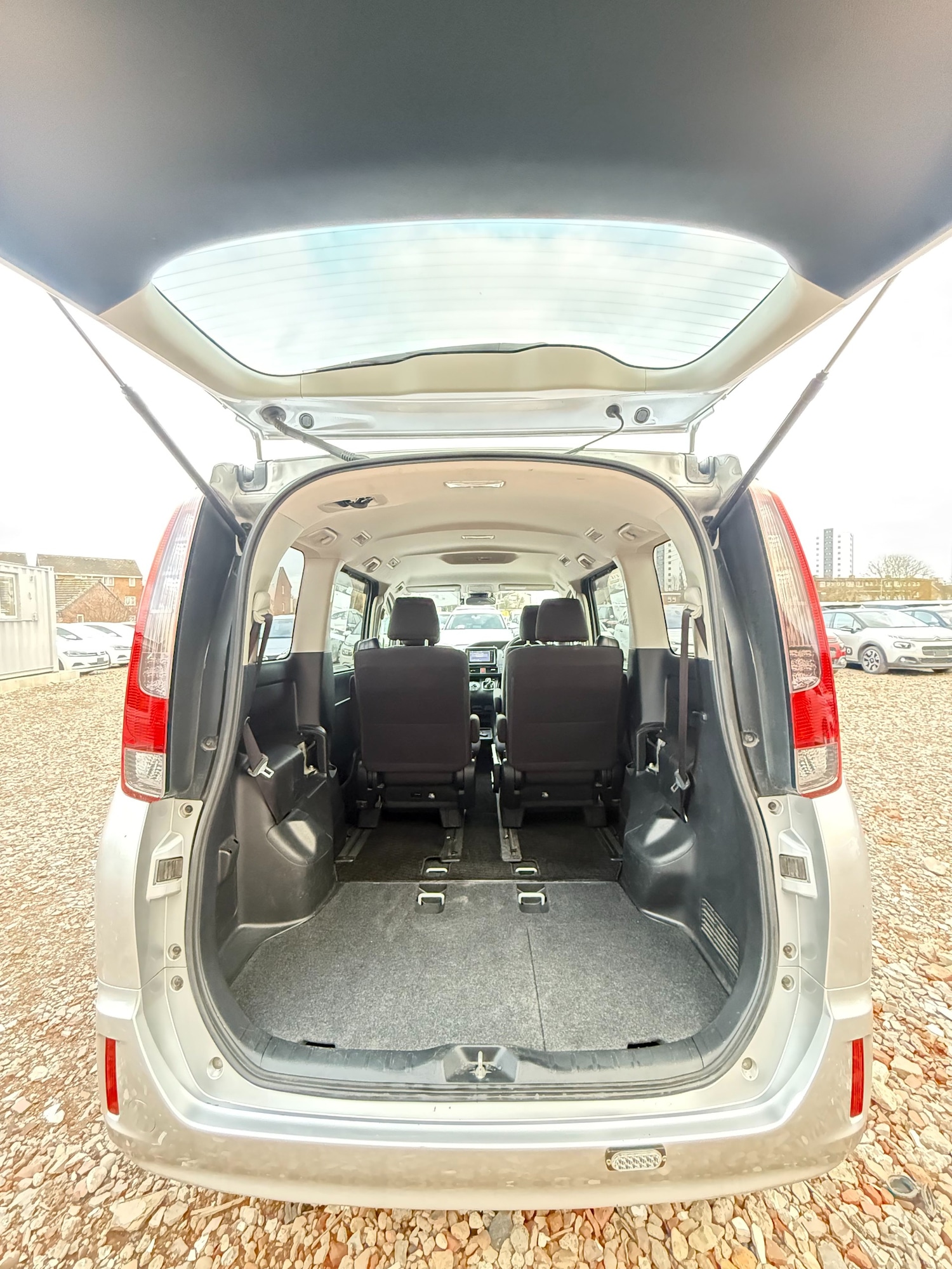 Used Toyota Noah 2017 for sale - 77687262: Photo 11