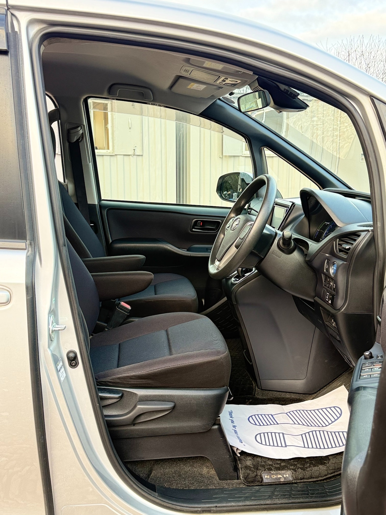 Used Toyota Noah 2017 for sale - 77687262: Photo 18