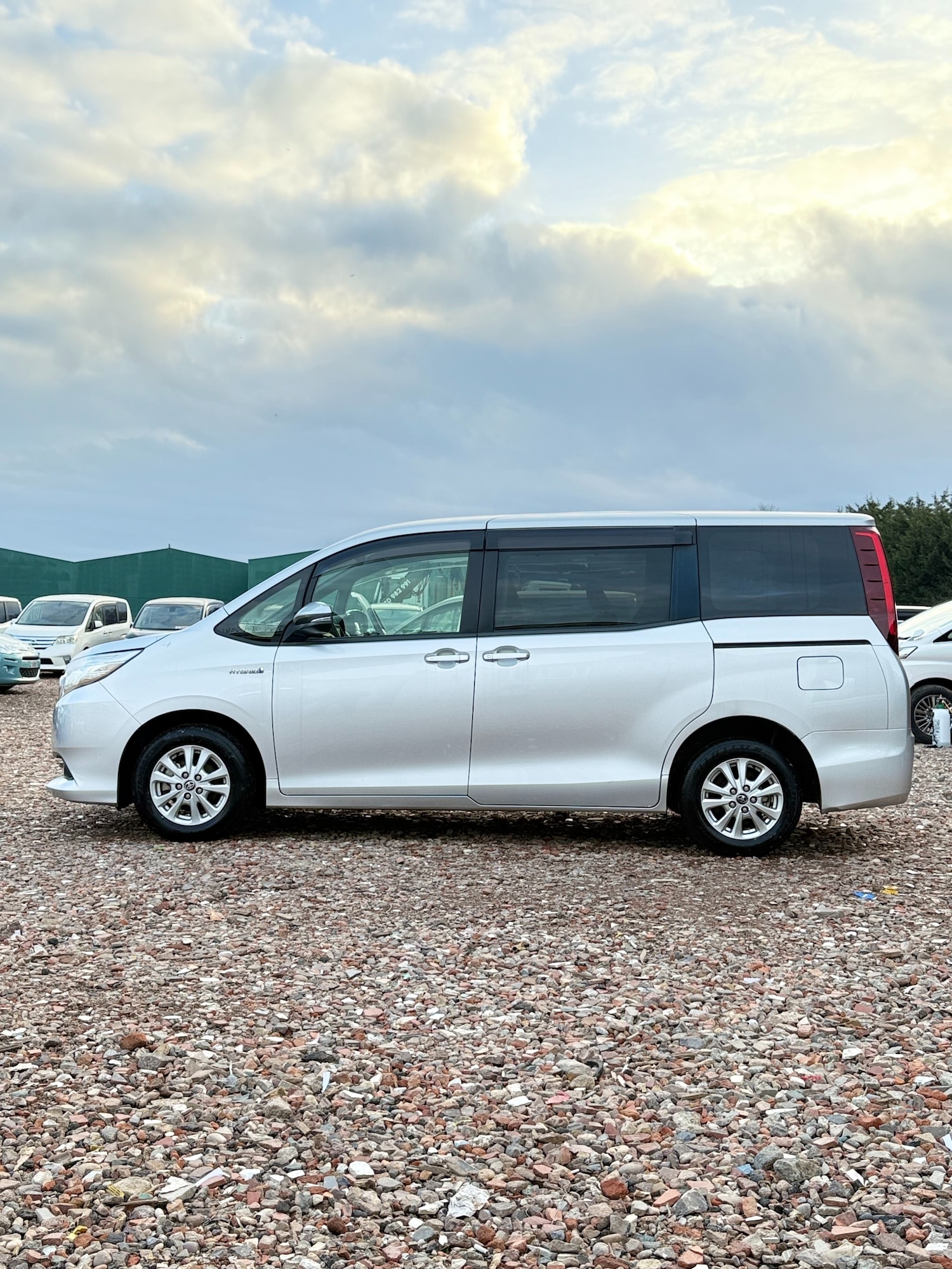 Used Toyota Noah 2017 for sale - 77687262: Photo 2