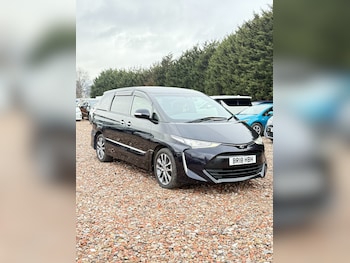 Used Toyota Estima 2018 for sale - 77336365: Photo