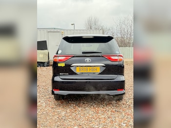 Used Toyota Estima 2018 for sale - 77336365: Photo