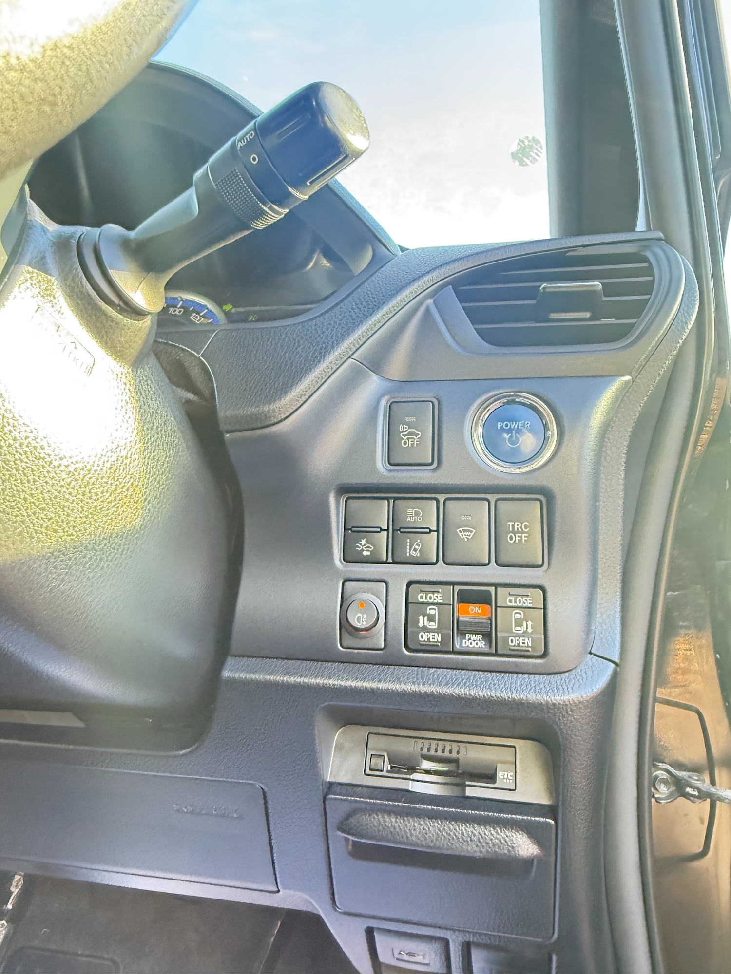 Used Toyota Voxy 2016 for sale - 77171335: Photo 11