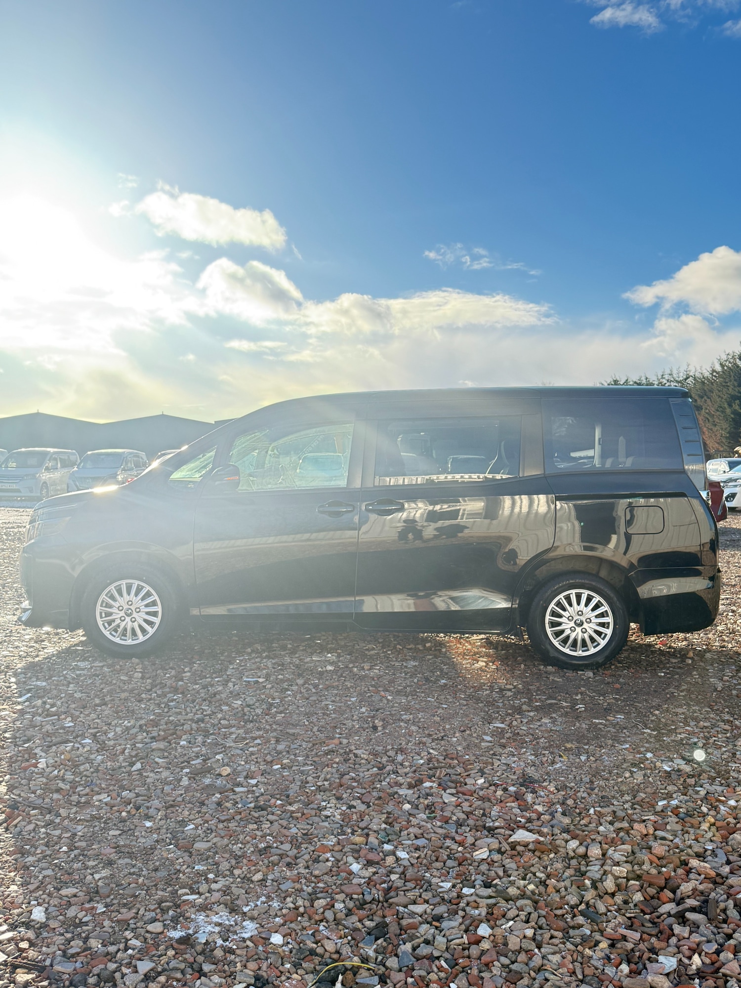 Used Toyota Voxy 2016 for sale - 77171335: Photo 2