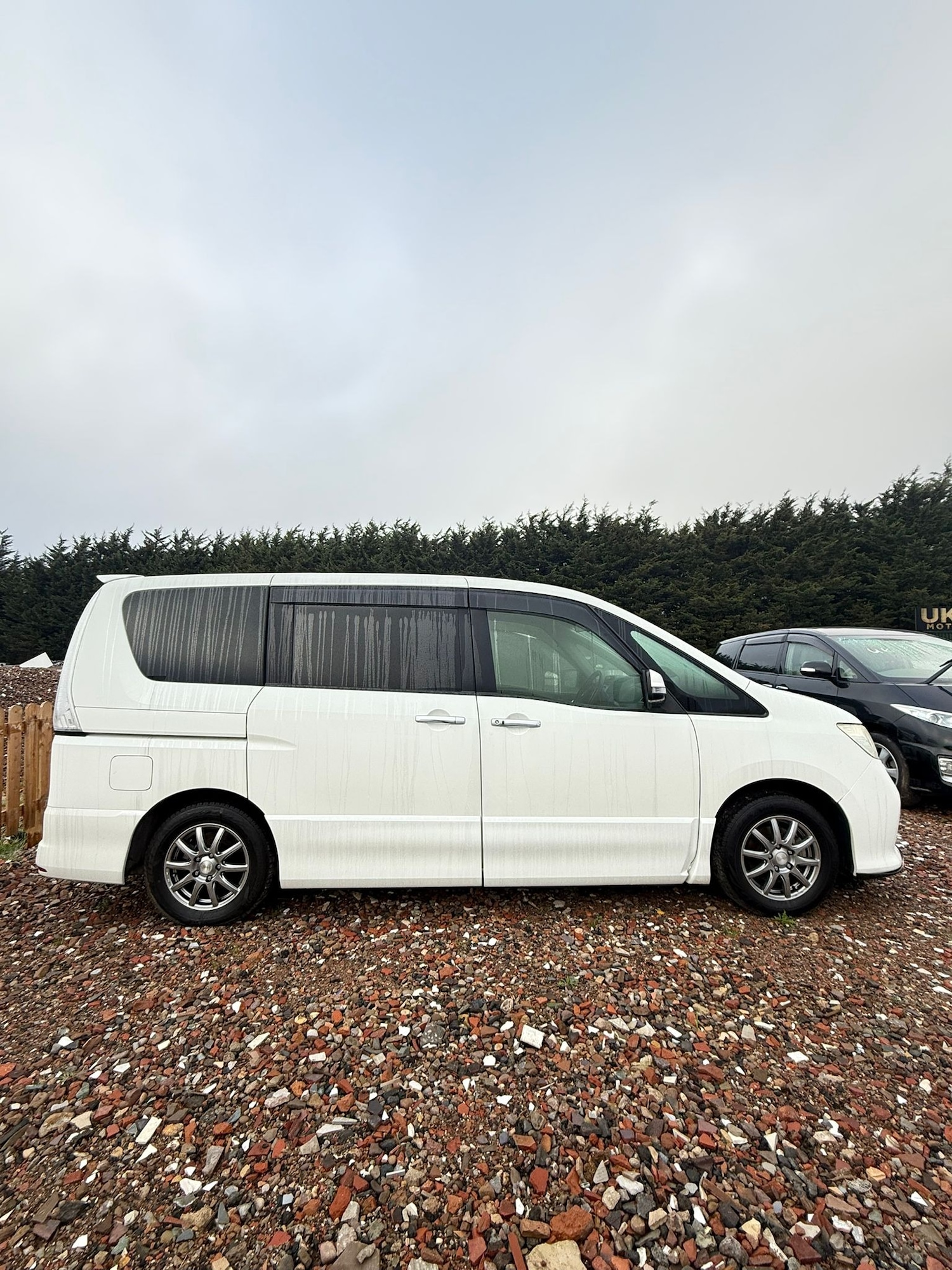 Used Nissan Serena 2013 for sale - 77100573: Photo 3