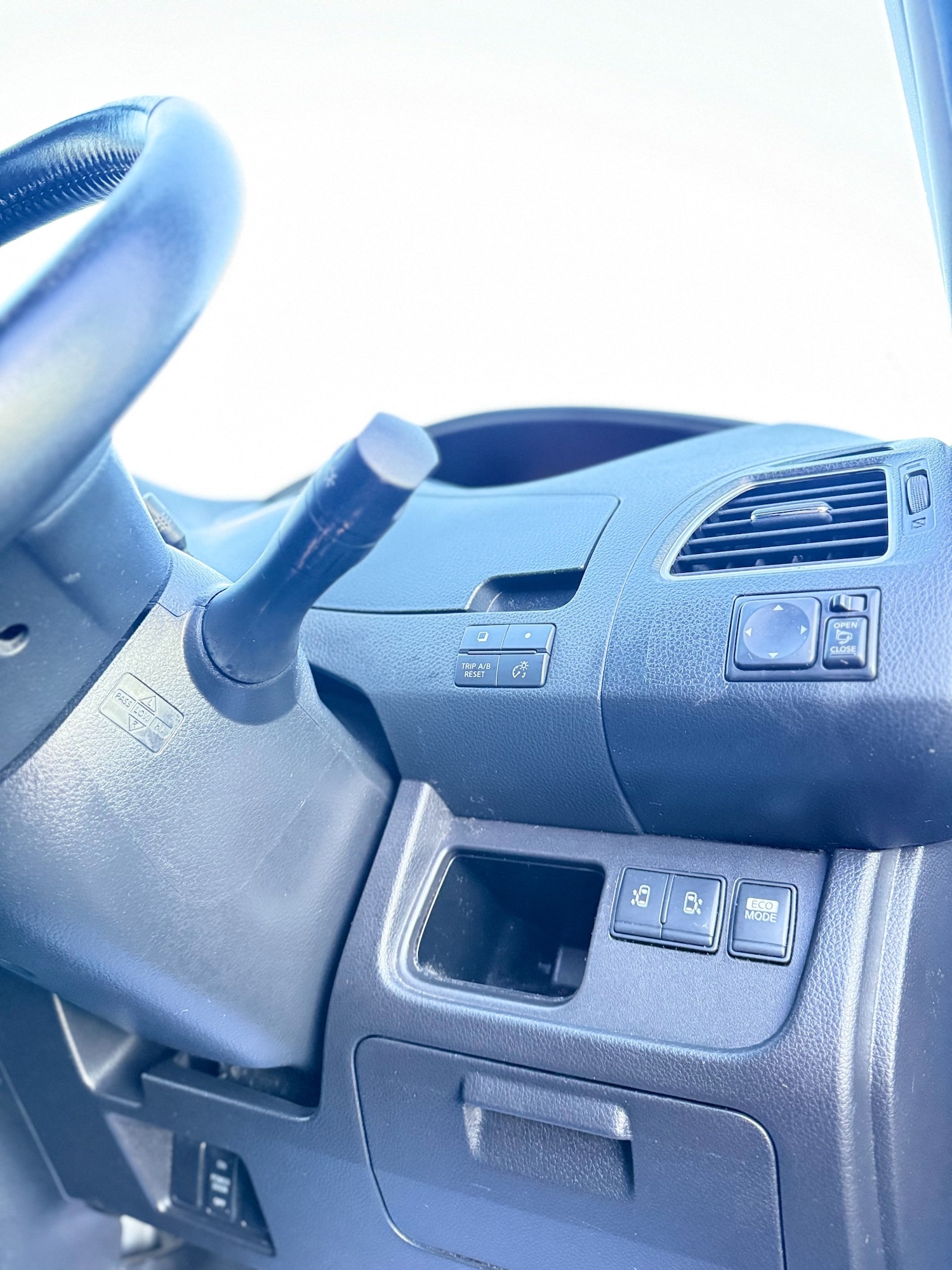 Used Nissan Serena 2013 for sale - 77237000: Photo 11