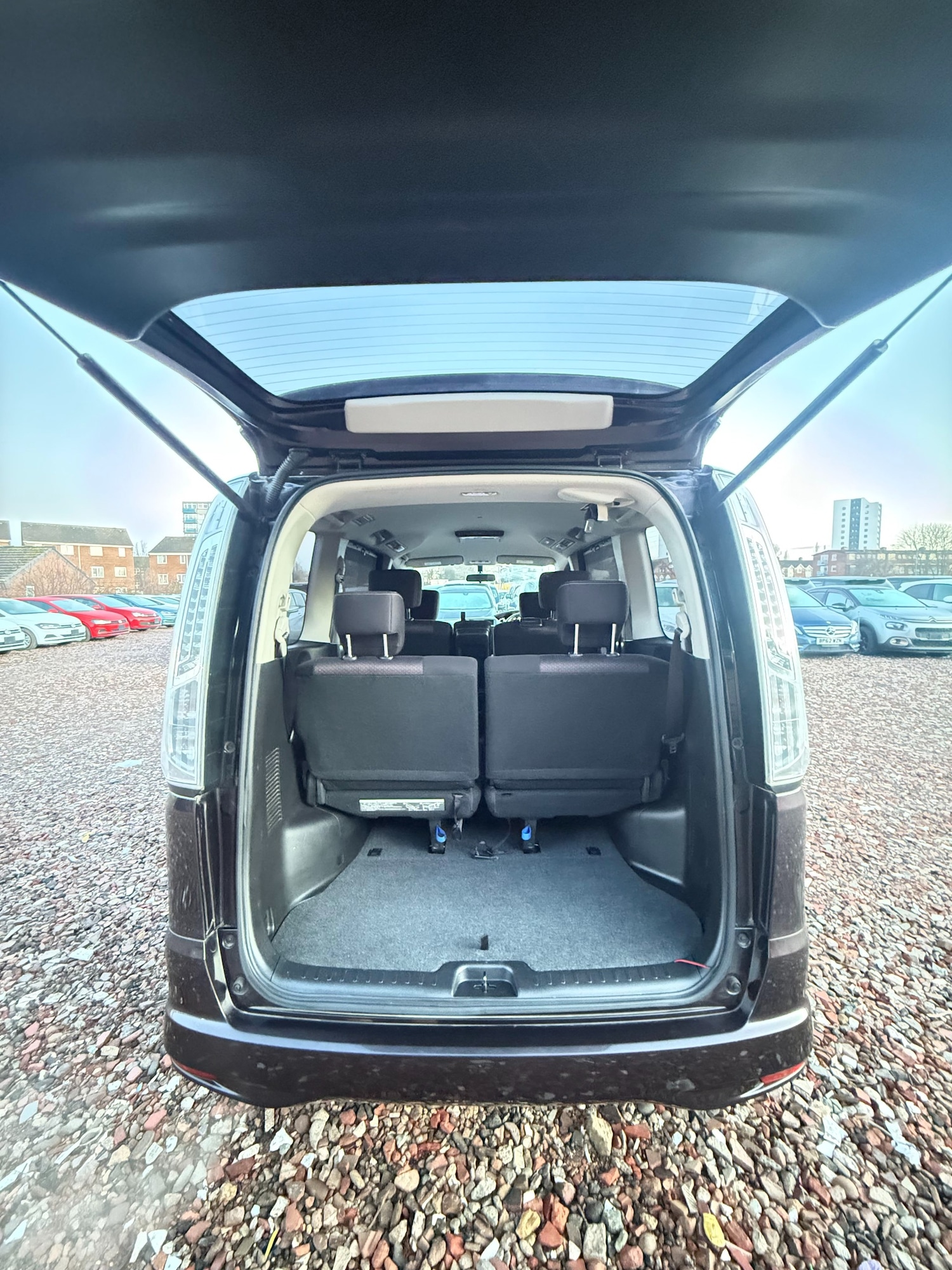 Used Nissan Serena 2013 for sale - 77237000: Photo 8