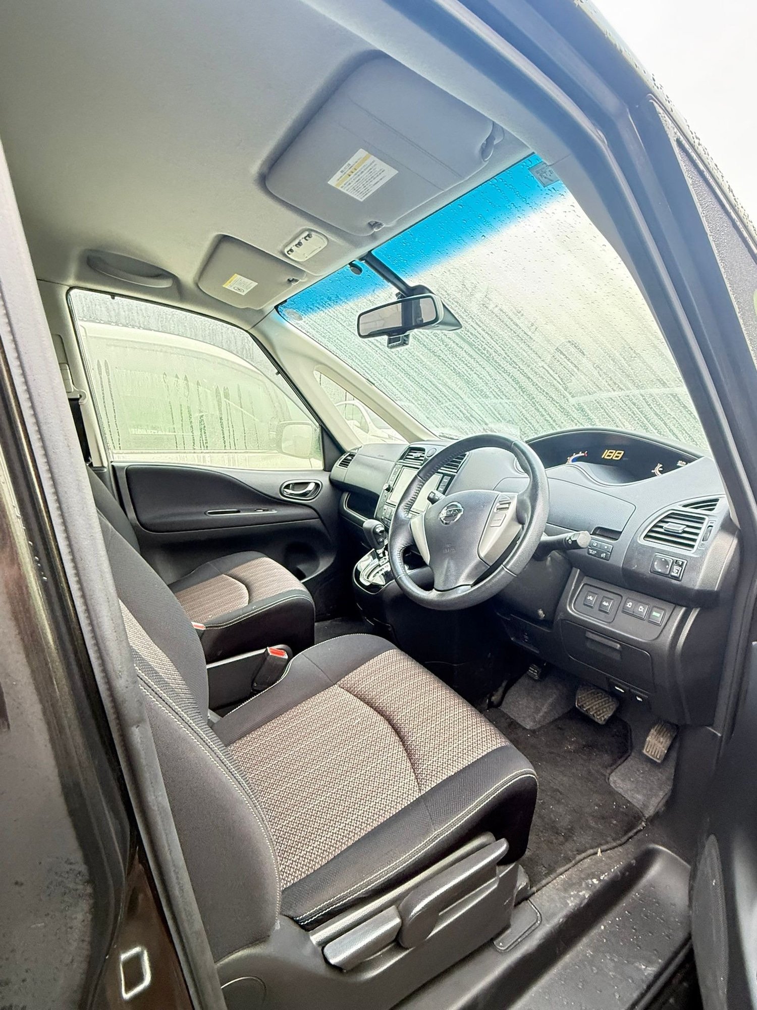 Used Nissan Serena 2014 for sale - 77100577: Photo 9