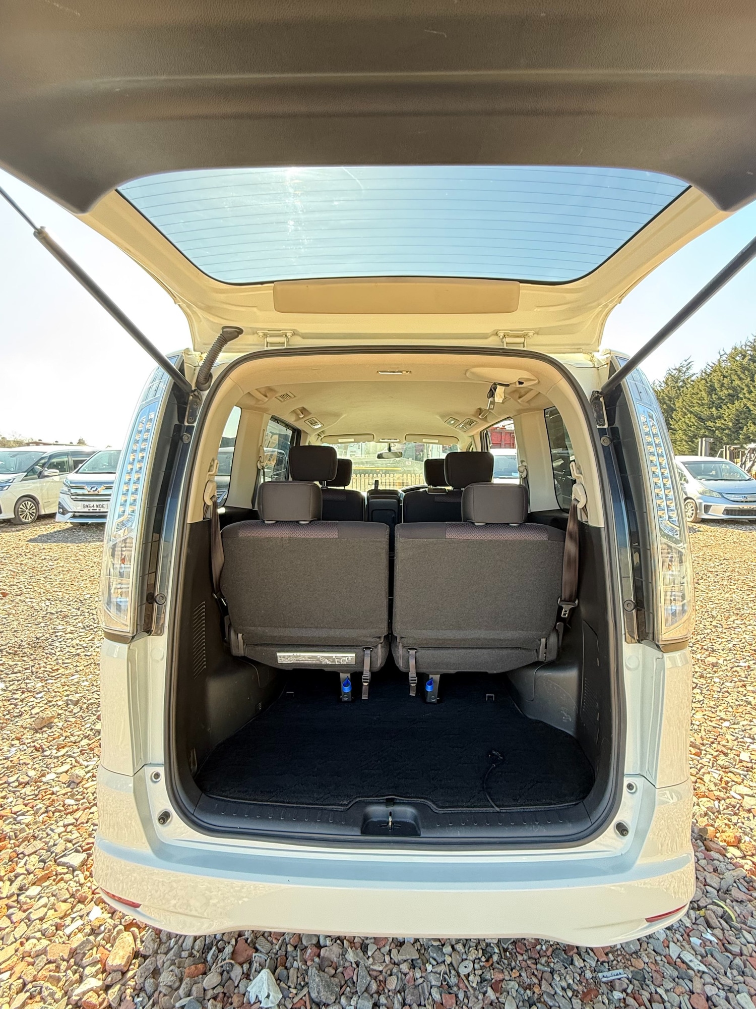 Used Nissan Serena 2026 for sale - 77997777: Photo 14