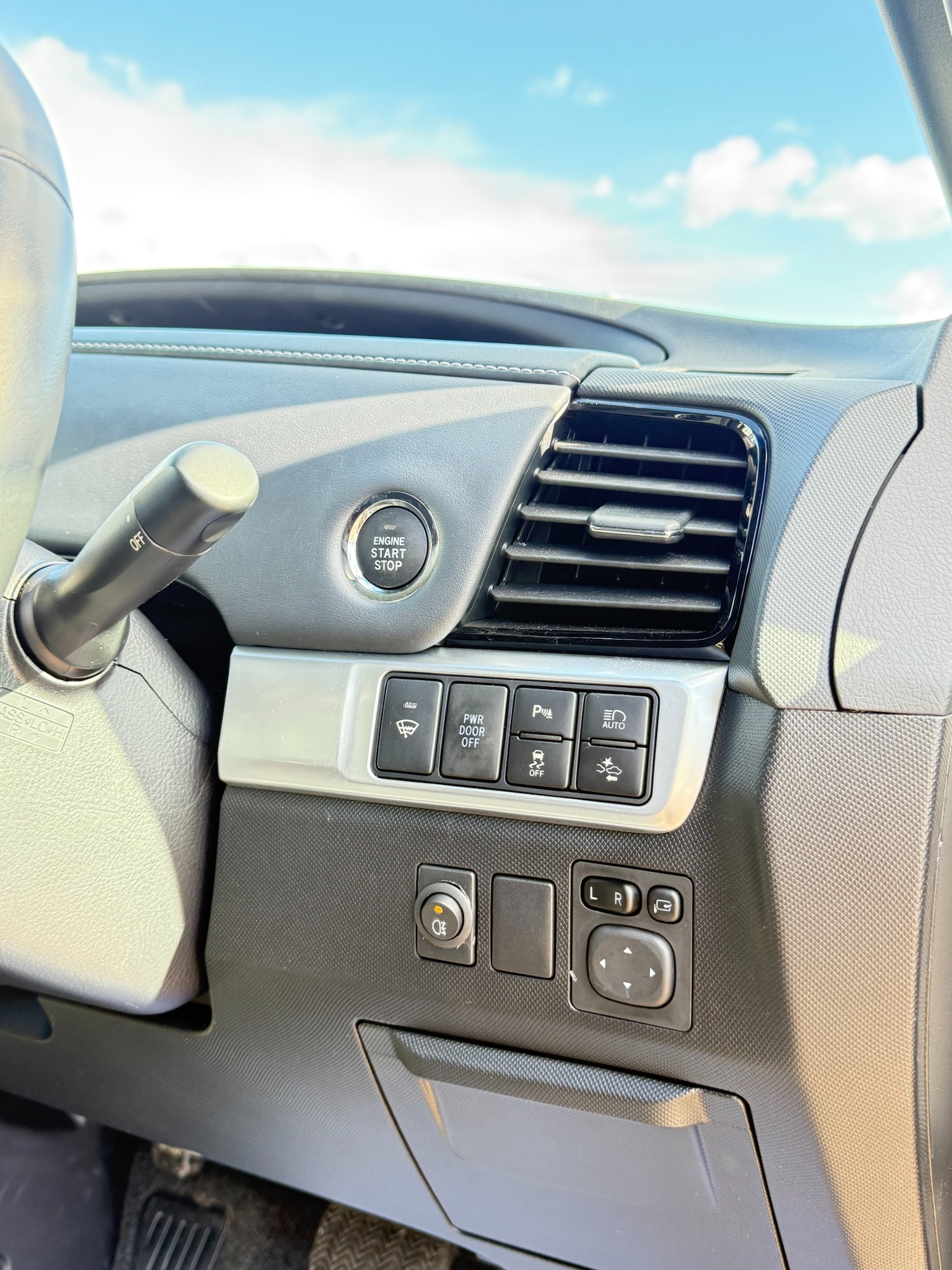 Used Toyota Estima 2026 for sale - 78011429: Photo 23