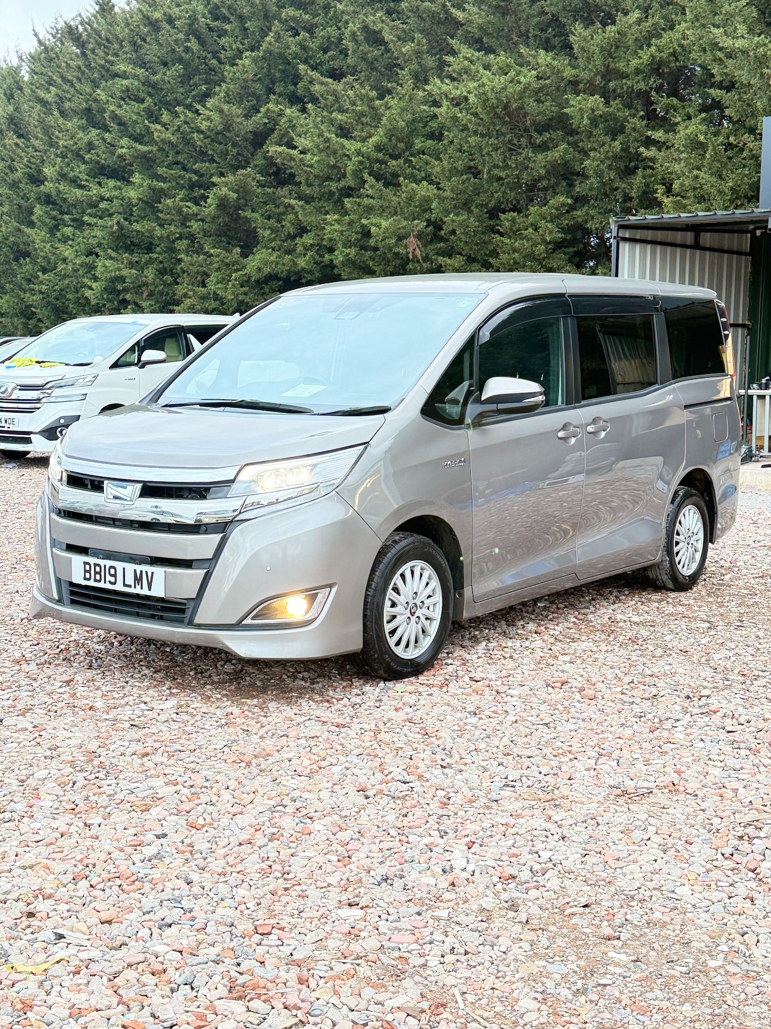 Used Toyota Noah 2019 for sale - 77687328: Photo 2