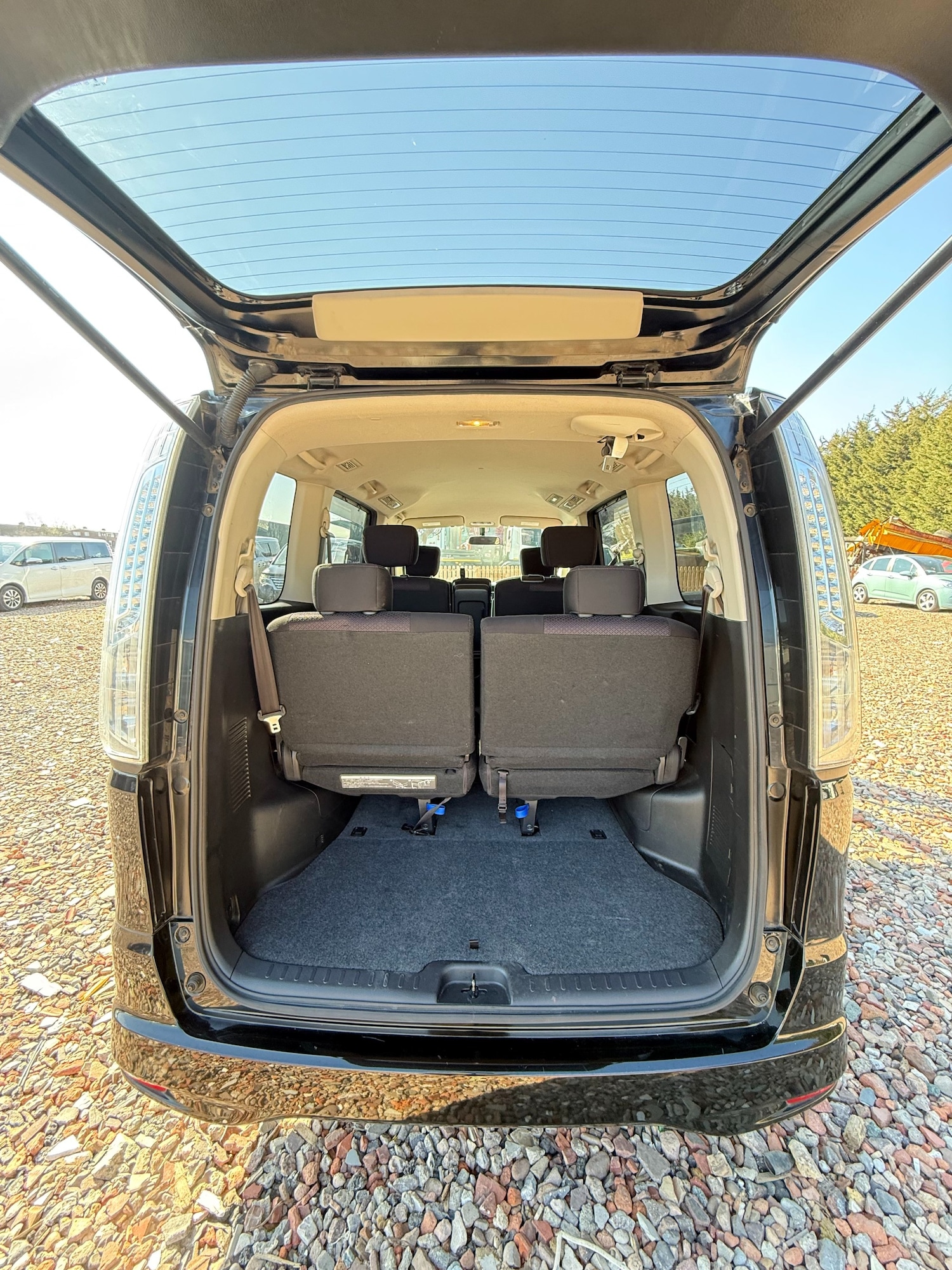 Used Nissan Serena 2013 for sale - 78010666: Photo 17