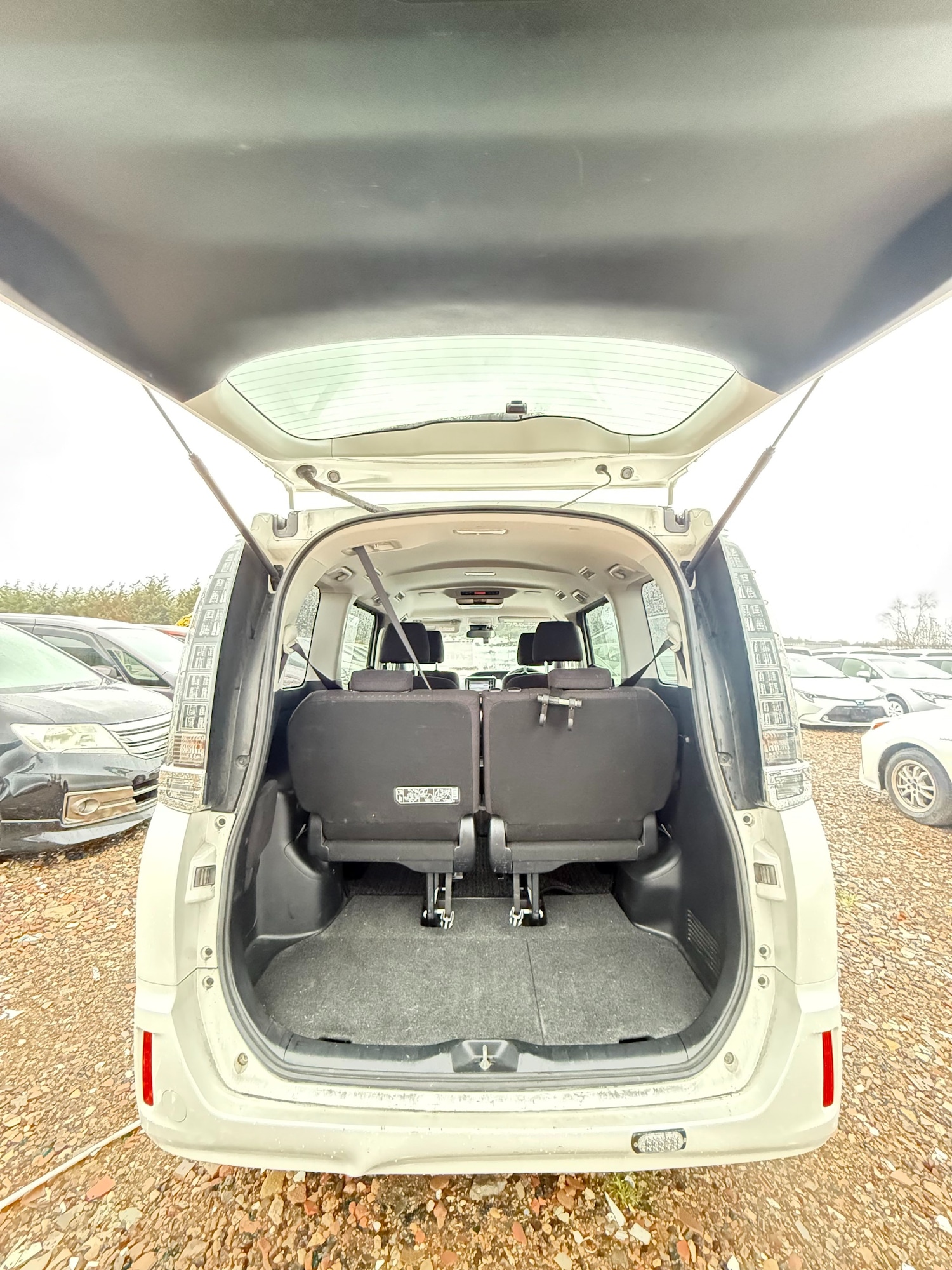 Used Toyota Voxy 2016 for sale - 77195002: Photo 10