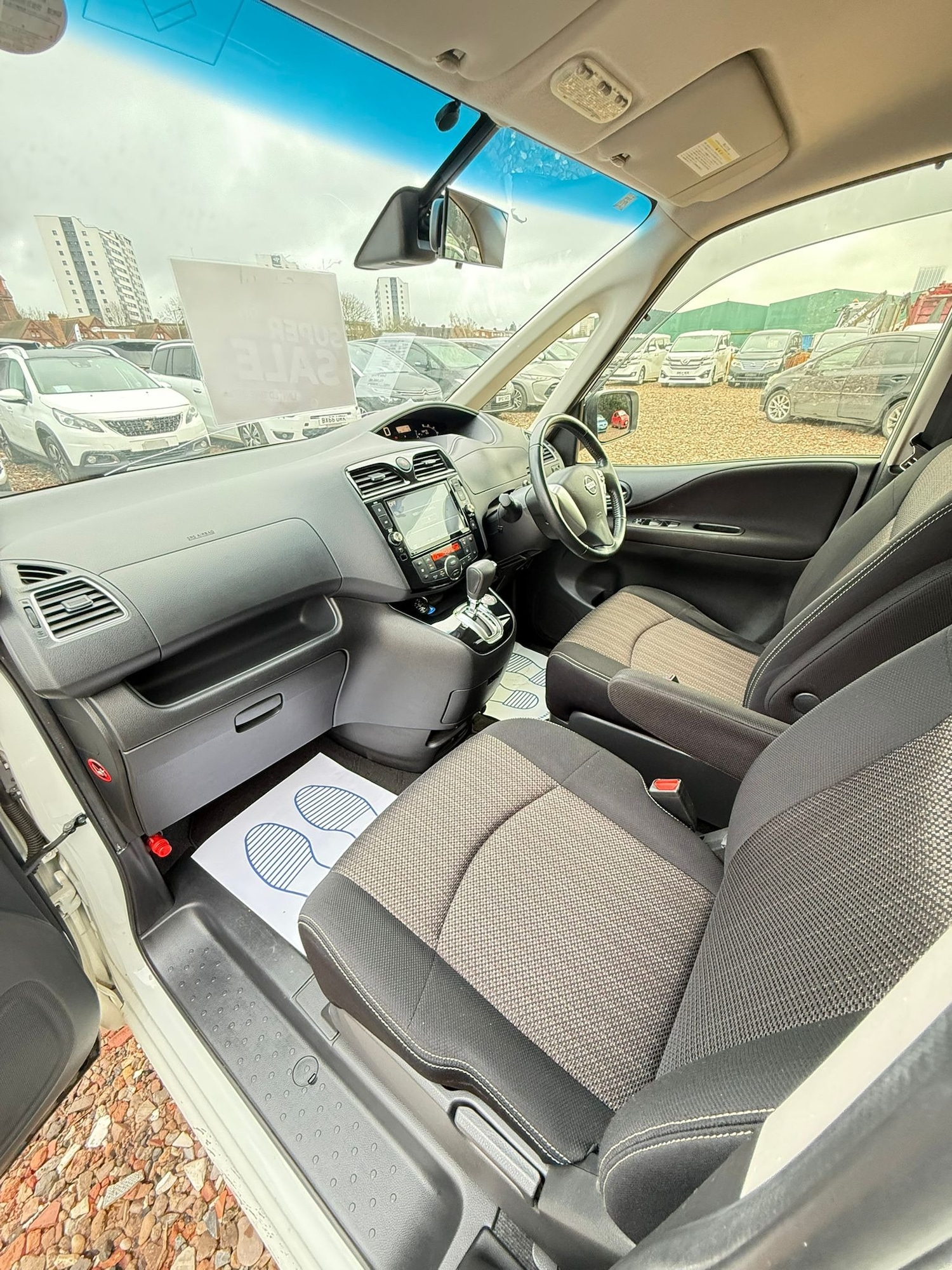 Used Nissan Serena 2014 for sale - 77715120: Photo 13