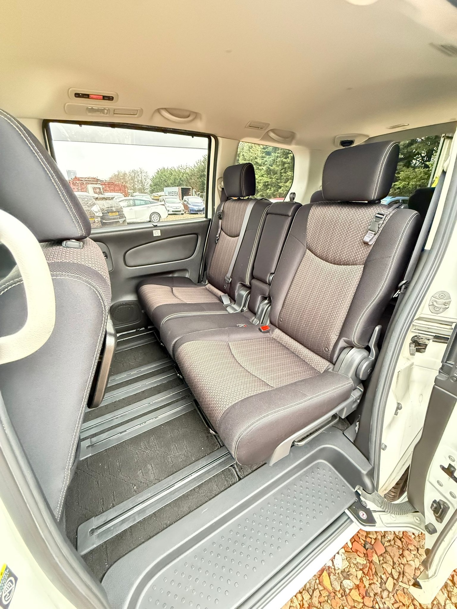 Used Nissan Serena 2014 for sale - 77715120: Photo 15