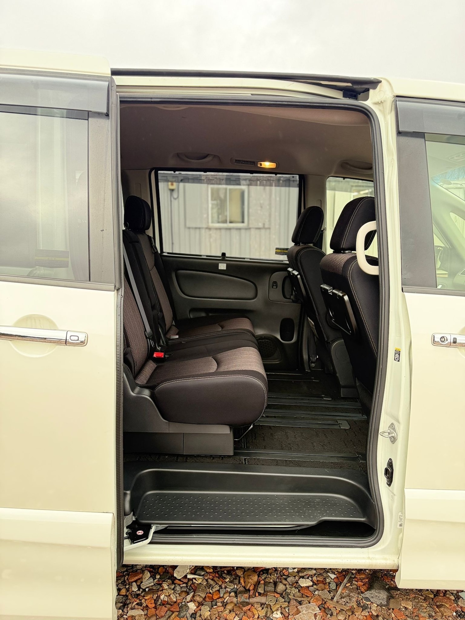 Used Nissan Serena 2014 for sale - 77715120: Photo 17