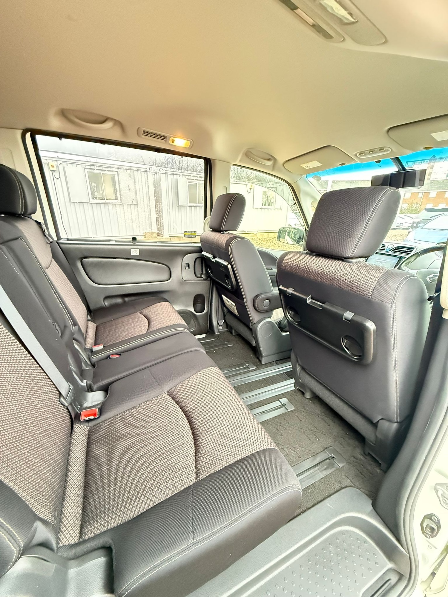 Used Nissan Serena 2014 for sale - 77715120: Photo 18