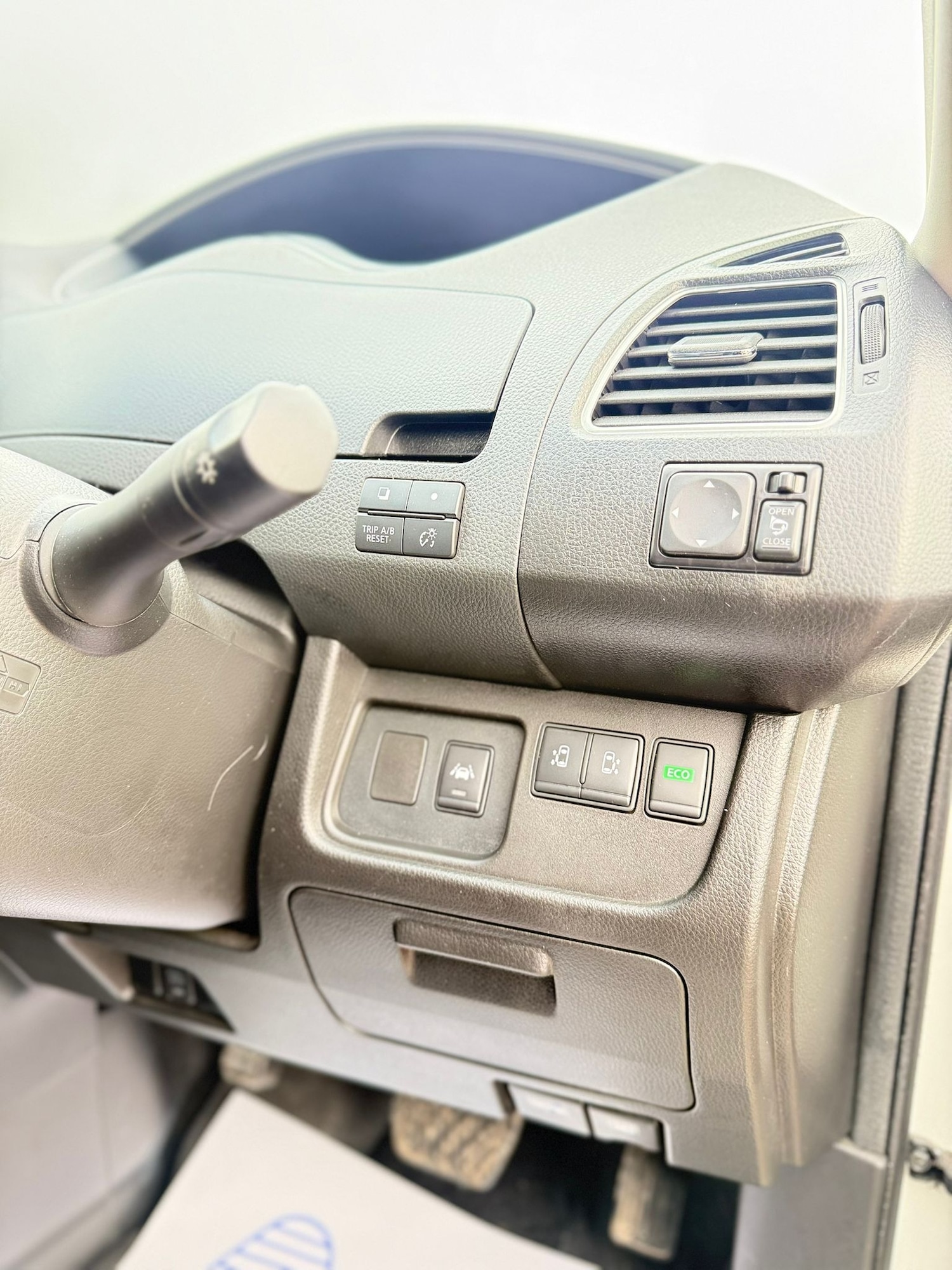 Used Nissan Serena 2014 for sale - 77715120: Photo 24