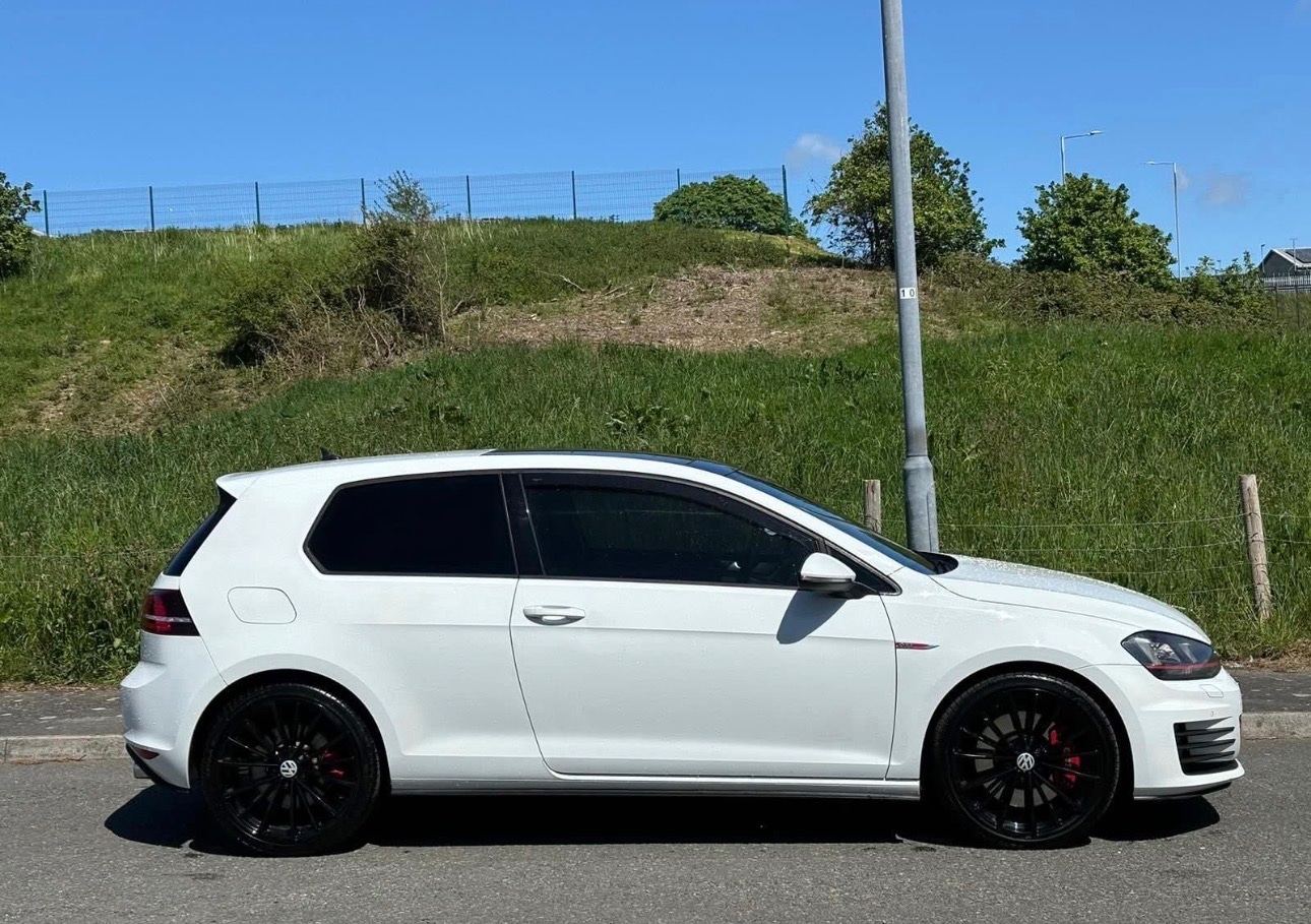 Used Volkswagen Golf 2015 for sale - 77166210: Photo 2