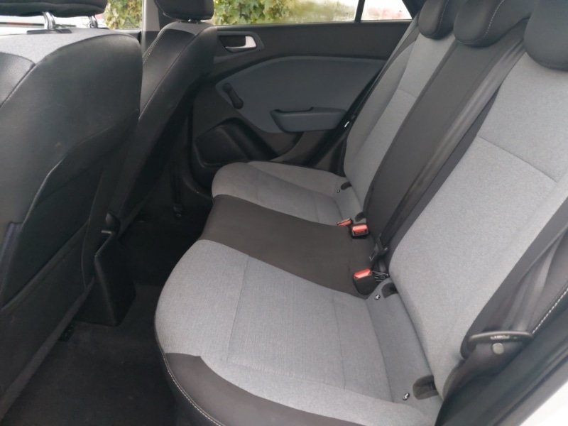 Used Hyundai i20 2015 for sale - 77453842: Photo 6