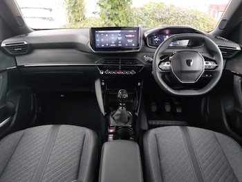 Used Peugeot 2008 2024 for sale - 76785529: Photo