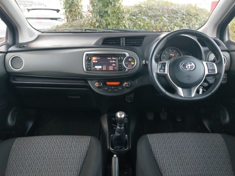 Used Toyota Yaris 2014 for sale - 77357913: Photo 2