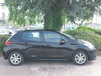 Used Peugeot 208 2017 for sale - 78460489: Photo