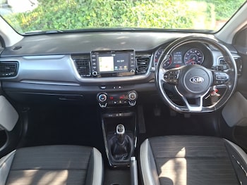 Used Kia Stonic 2018 for sale - 79180195: Photo