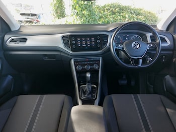 Used Volkswagen T-Roc 2021 for sale - 75921380: Photo
