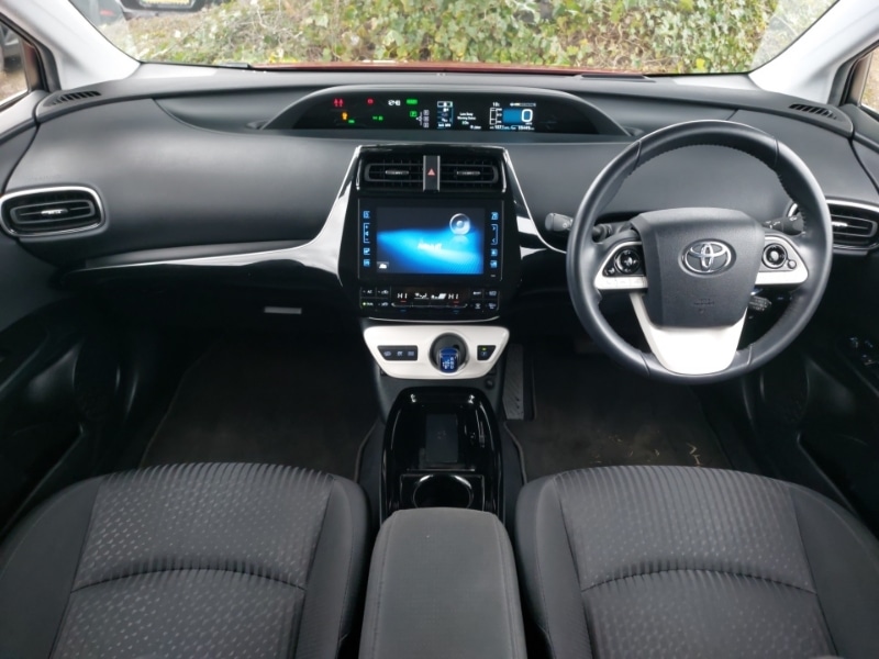 Used Toyota Prius 2017 for sale - 77822812: Photo 2