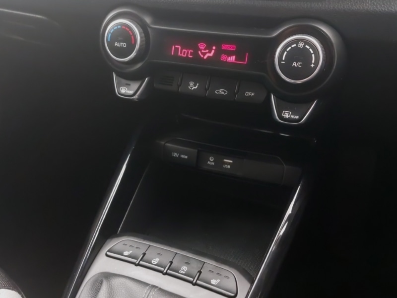 Used Kia Stonic 2018 for sale - 76983470: Photo 17