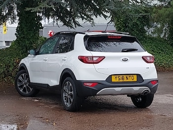 Used Kia Stonic 2018 for sale - 76983470: Photo