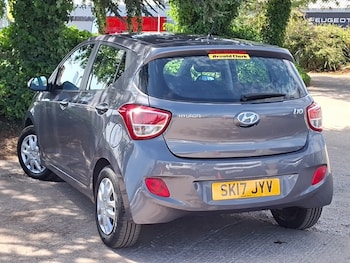 Used Hyundai i10 2017 for sale - 79407126: Photo