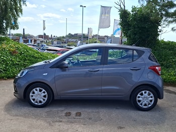 Used Hyundai i10 2017 for sale - 79407126: Photo