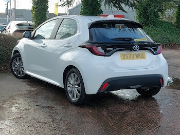 Used Toyota Yaris 2023 for sale - 76987234: Photo