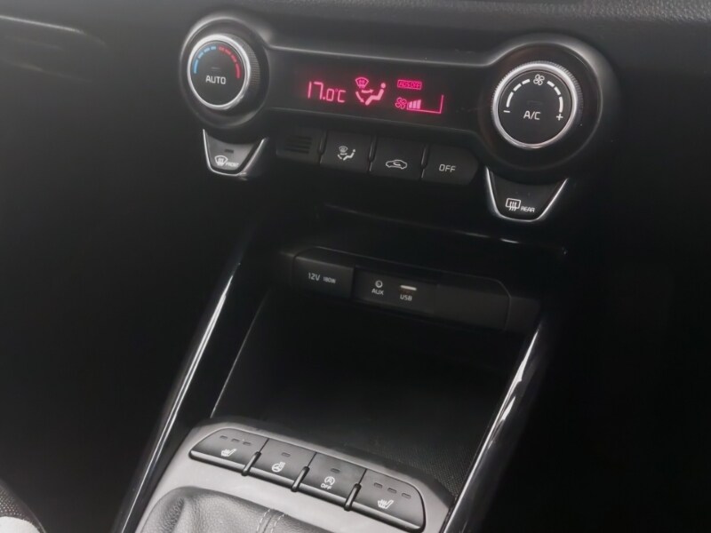 Used Kia Stonic 2018 for sale - 76195334: Photo 17