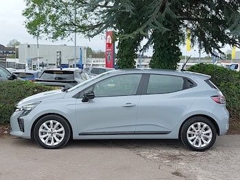 Used Renault Clio 2024 for sale - 78317657: Photo