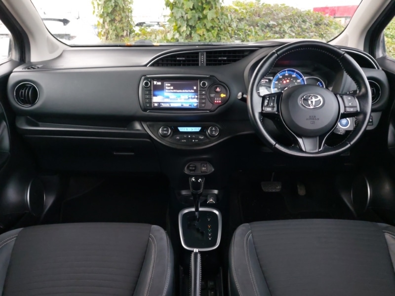 Used Toyota Yaris 2017 for sale - 76785511: Photo 2